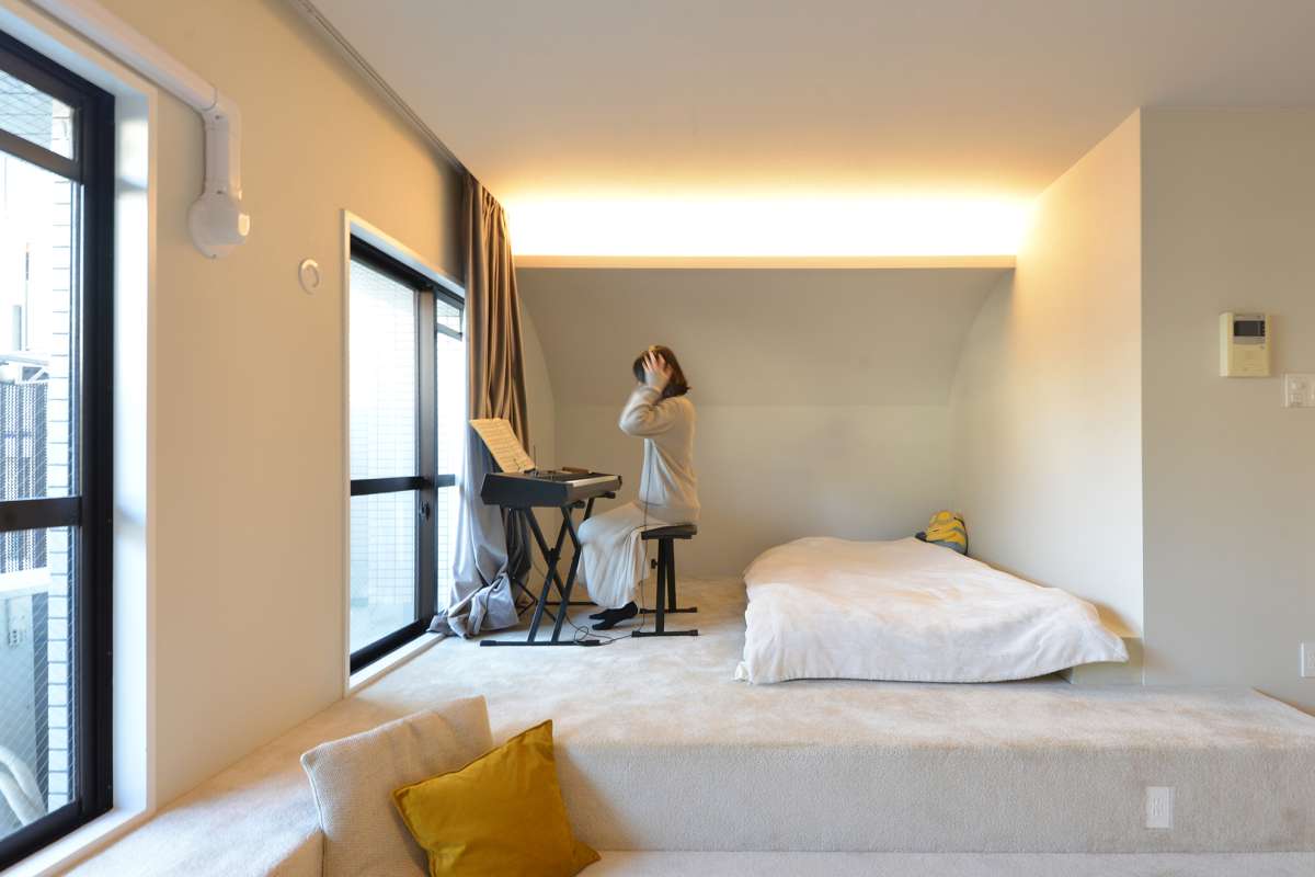 中古リフォームの事例:ワンルームのリフォーム: 小さな空間をくつろぎのある魅力的な空間に