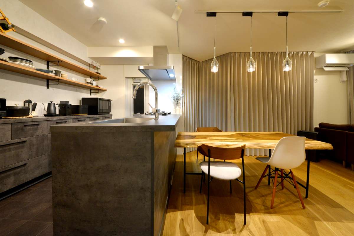 中古リフォームの事例:メルクリオの重厚感、存在感あるキッチンを軸に