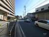 敷地南側の前面道路（西側から）