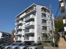 公団千里緑丘団地３７号棟外観