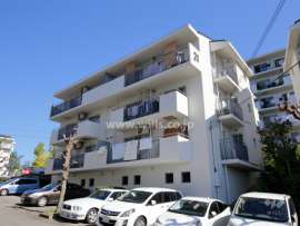 公団千里緑丘団地２１号棟外観