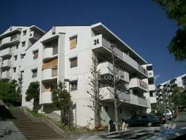 公団千里緑丘団地２４号棟外観