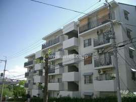 公団千里緑丘団地３号棟外観