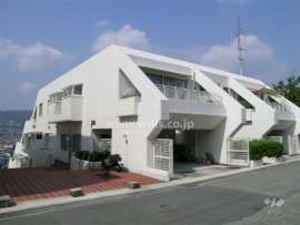 箕面リリーヴィレッジＥ棟外観