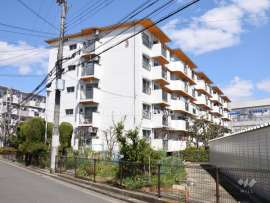 茨木上穂積団地3号棟