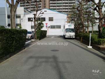 新高レックスマンションの南西側前面道路