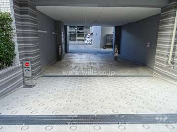 駐車場出入り口（ロボットゲート付）