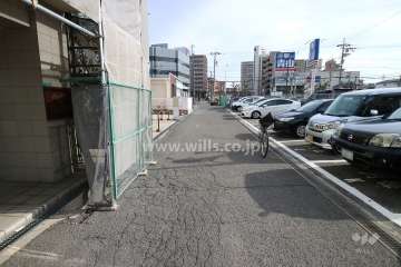 敷地南側の前面道路