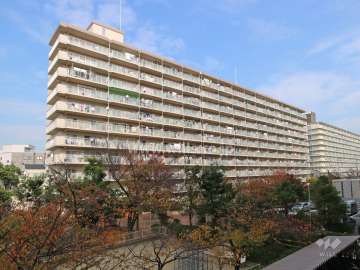 レックスタウン新高1号棟の外観（南西側から）