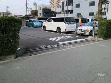 駐車場出入り口（ゲート付き）