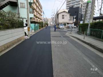 敷地西側の前面道路。