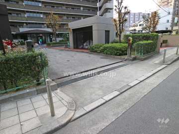 駐車場出入り口（ゲート付き）