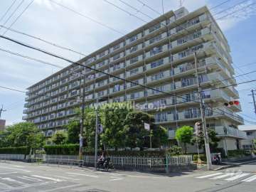 ユアサハイム新高の外観（南東側から）