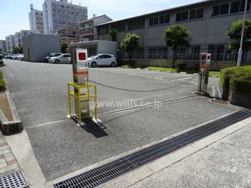 駐車場の出入り口（ロボットゲート付）
