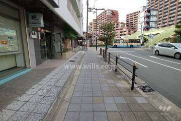 敷地北側の前面道路