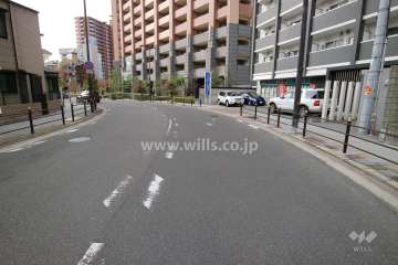 敷地南側の前面道路