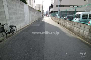 敷地東側の前面道路