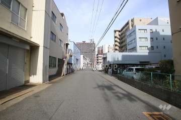 敷地西側の前面道路。