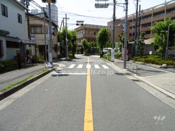 敷地南側の前面道路