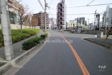 敷地南側の前面道路