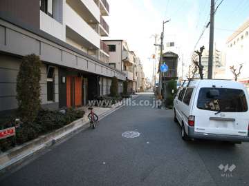 敷地北側の前面道路（東側から）