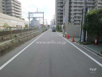 敷地北東側の前面道路。