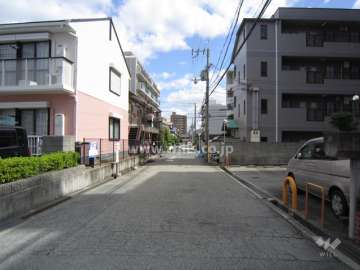 敷地北側の前面道路