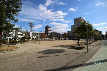 近くにある加島駅前公園