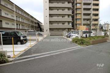 駐車場出入り口