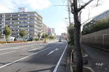 南側前面道路の府道41号線（十三線）（西側から）