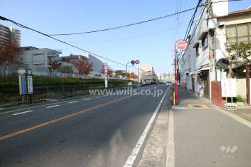 敷地の南西側前面道路
