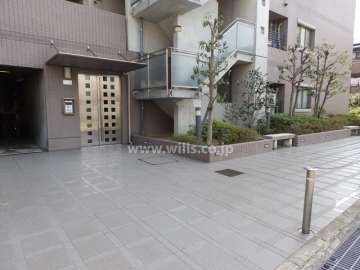 サブエントランスのアプローチ