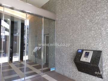 エントランスはオートロック付きです。