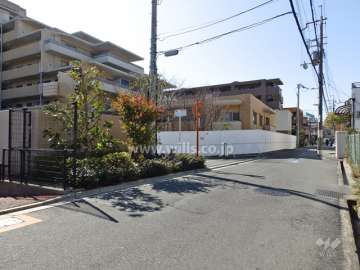 敷地北西側の前面道路