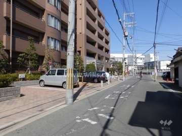 敷地東側の前面道路