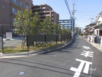 敷地北側の前面道路