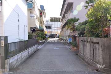 敷地の西側前面道路