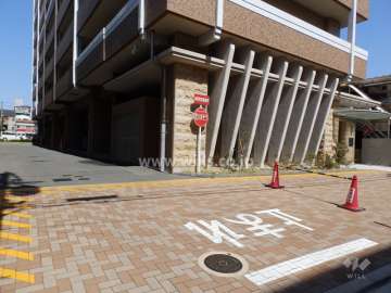 敷地内駐車場入口