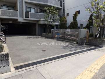 敷地内駐車場入口