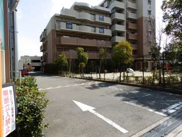 敷地内駐車場入口