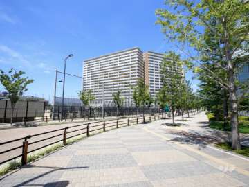 パークシティ南千里丘レジデンスの遠景。周辺は「南千里丘まちづくり事業」地区内