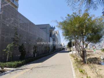 敷地東側前面道路