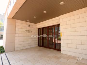 エントランスはオートロック付きです。