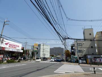 敷地南東側前面道路(西側から)