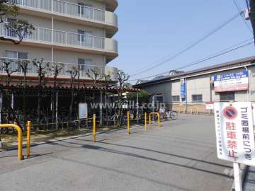敷地内駐車場入口