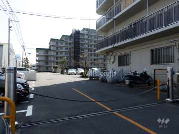 敷地内駐車場入口※ロボットゲート付です。