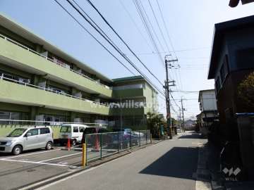 敷地南西側前面道路(北西側から)