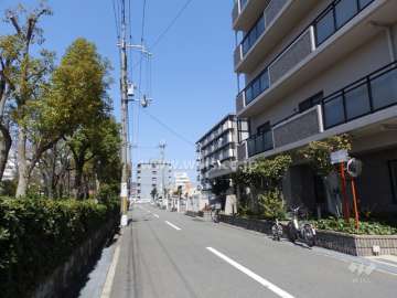 敷地西側前面道路(南側から)