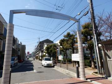 敷地西側前面道路(東側から)