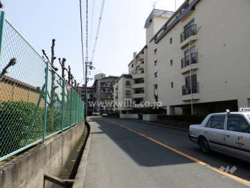 敷地北側の前面道路